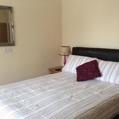 Отель Ivy House Ickenham Экстерьер фото