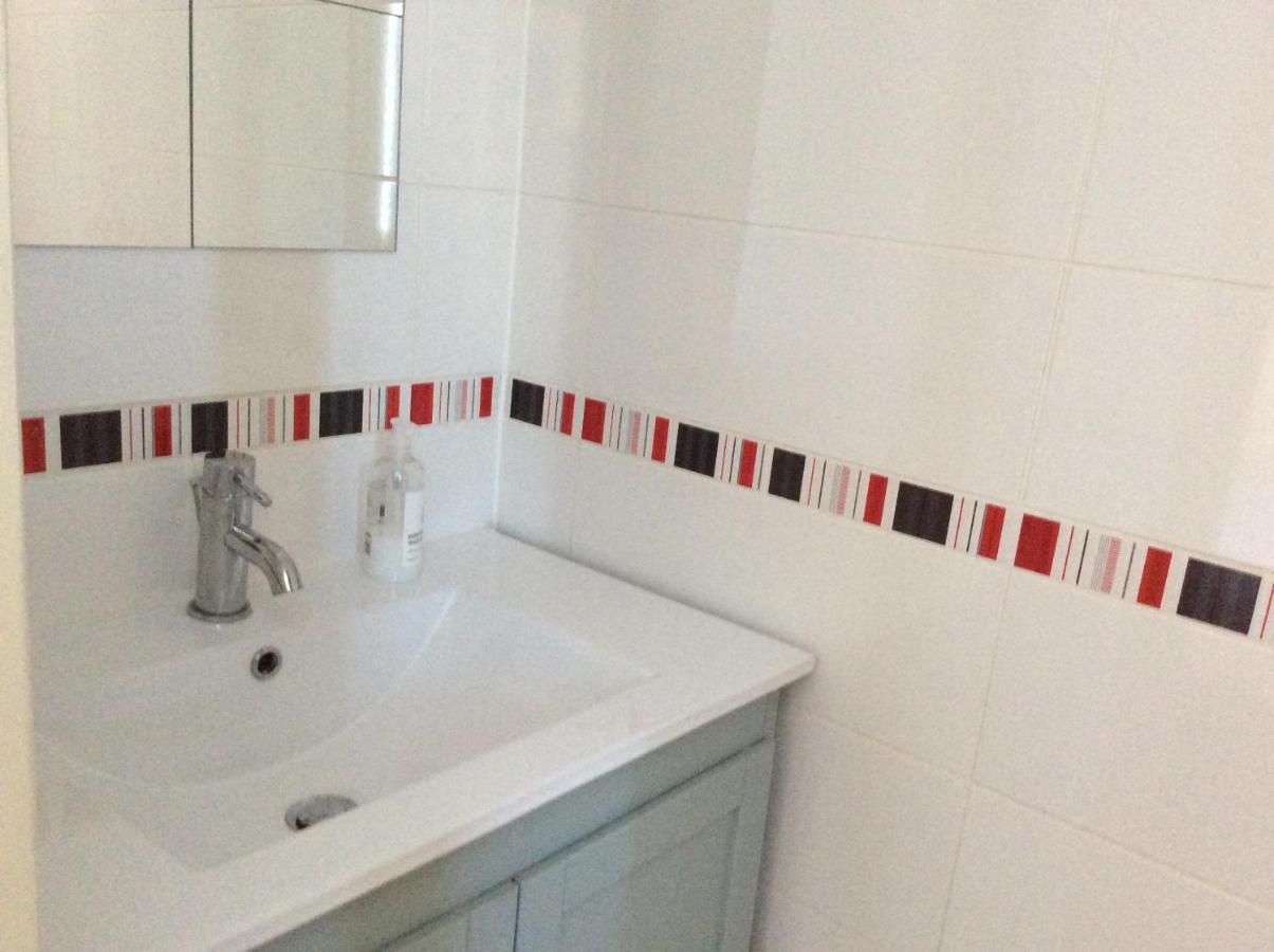 Отель Ivy House Ickenham Экстерьер фото