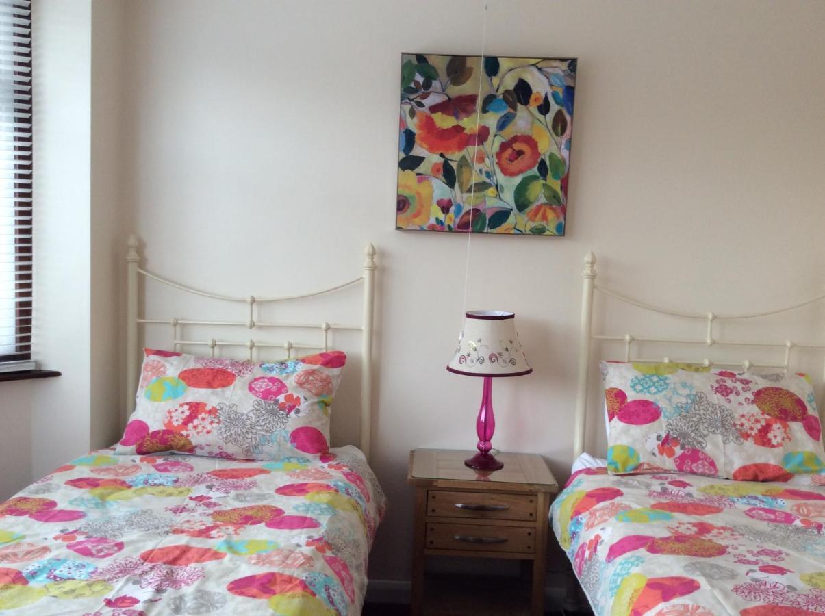 Отель Ivy House Ickenham Экстерьер фото