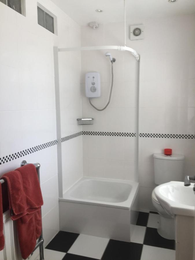 Отель Ivy House Ickenham Экстерьер фото