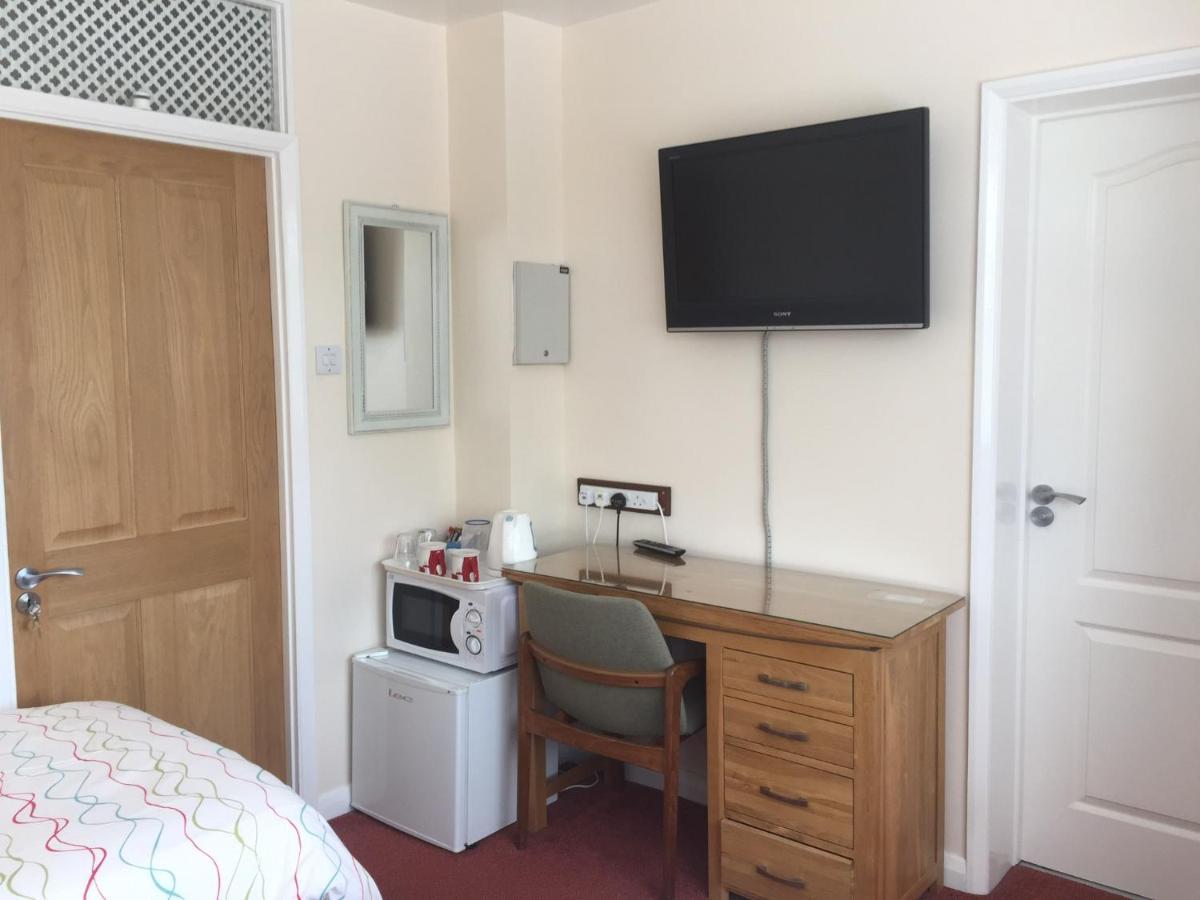 Отель Ivy House Ickenham Экстерьер фото