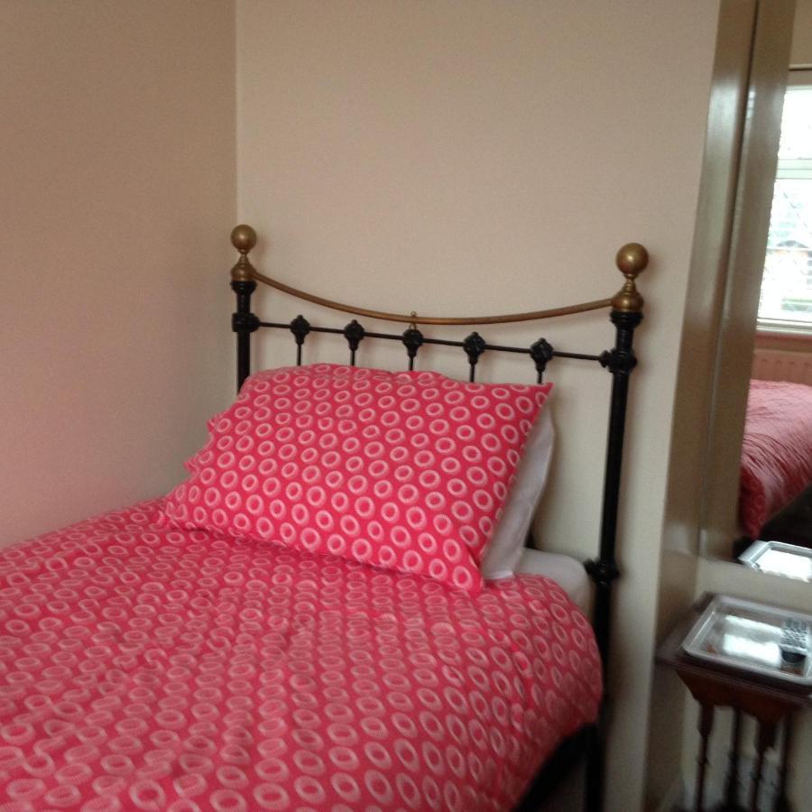 Отель Ivy House Ickenham Экстерьер фото