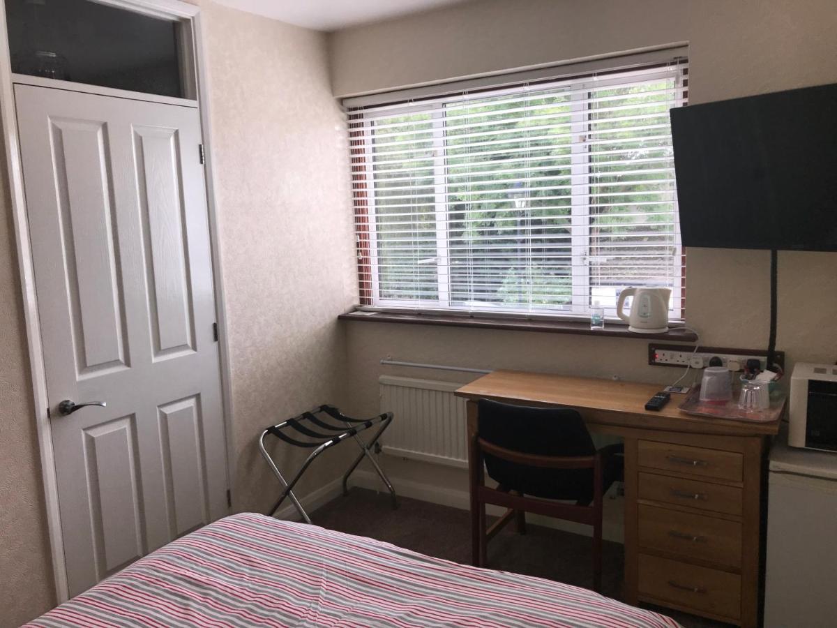 Отель Ivy House Ickenham Экстерьер фото