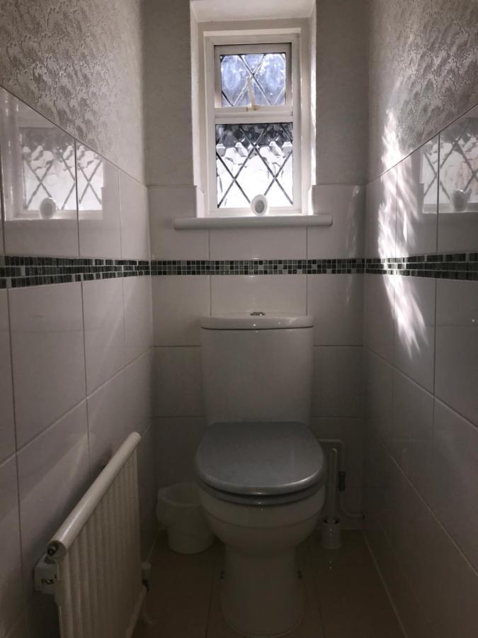 Отель Ivy House Ickenham Экстерьер фото