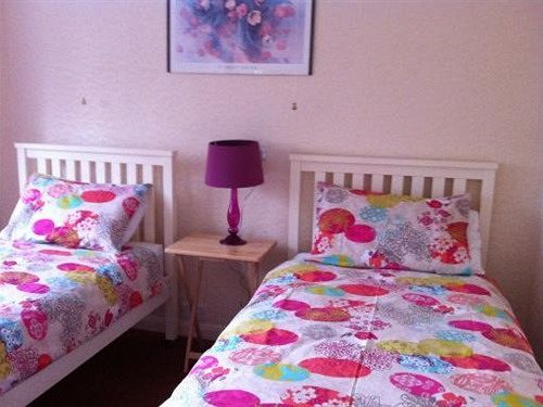 Отель Ivy House Ickenham Экстерьер фото